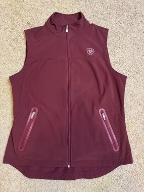 Ariat Women's Deep Burgundy Softshell Vest with Pink-Zip Accents large